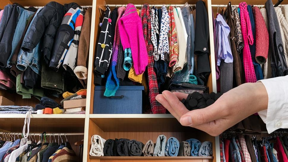 Kömürü sobaya değil giysi dolabına koyun: Faydasına inanamayacaksınız, haftalarca etkisi devam ediyor