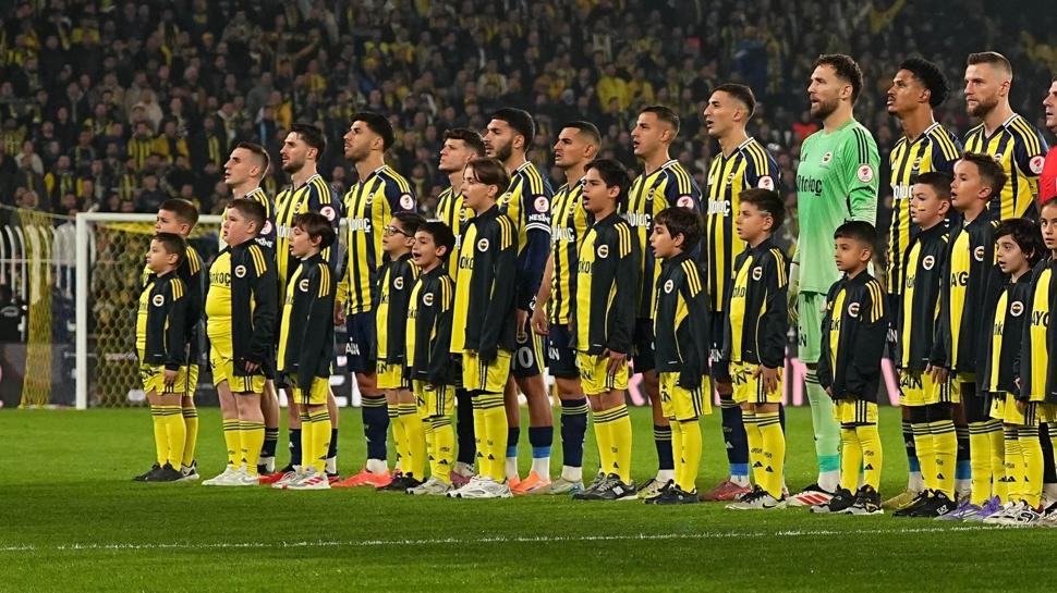 Kulübe gençlerle doldu