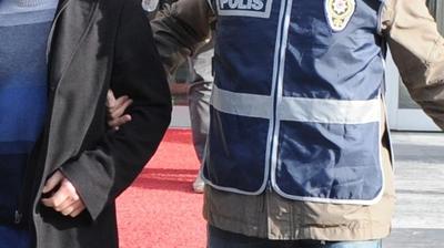 8 y�ld�r aran�yordu! FET� firarisi karde�ine ait kimlikle yakaland�