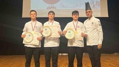 Mente�e'nin gen� �efleri madalyalar� toplad�