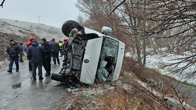 Sivas'ta ��renci servisi devrildi! �ok say�da yaral� var