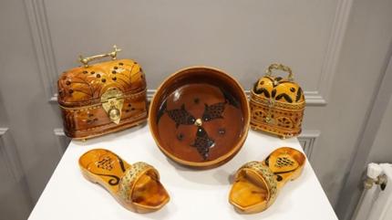 �ini Sanat�nda 12 Y�ll�k Yolculuk:  Song�l �im�ek'in �Desende Sakl�� Sergisi