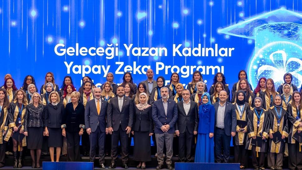 Turkcell'in ‘Geleceği Yazan Kadınlar Yapay Zekâ Projesi' mezunlarını verdi