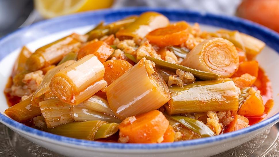 Vitamin kombosu yemek: C,A,K ve E vitaminleri içeriyor! En kolay pırasa yemeği tarifi