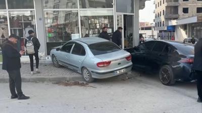 Az daha i�yerine giriyordu! Otomobil �arparak durdu