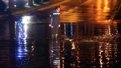 Bodrum'da sa�anak ya�am� fel� etti! Yollar kapand�, evleri su bast�