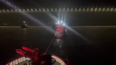 �anakkale Bo�az�'nda ar�zalanan gemi g�venli b�lgeye �ekildi