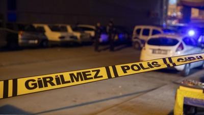 �� adam�n�n villas�na sald�r�: Bir elinde video �ekti di�eriyle kur�un ya�d�rd�