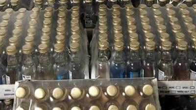 Y�lba�� �ncesi ka�ak��lara darbe: Y�zlerce litre alkol ele ge�irildi