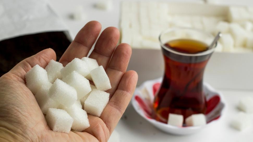 Çaya şeker atmak ömrü kısaltır mı?