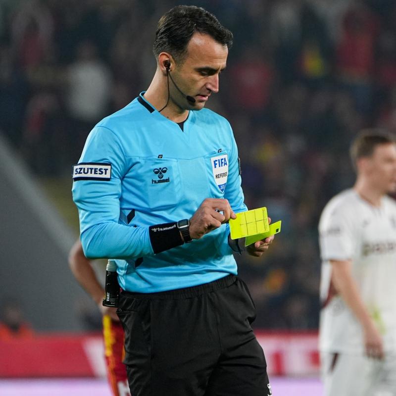 S�per Lig'in ilk yar�s�nda kartlar havada u�u�tu