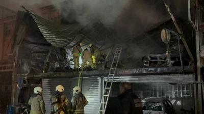 Ba�ak�ehir'de oto sanayi sitesinde yang�n: �ok say�da ekip sevk edildi