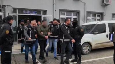 D�zce'de �ok sevkiyat: Otob�ste on binlerce silah par�as� yakaland�