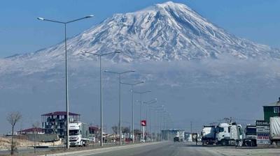 Zirvesindeki karla A�r� Da��'ndan kartpostall�k g�r�nt�ler