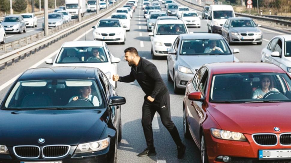 Yol kesene 3 yıl hapis! Çek kenara diyene ceza