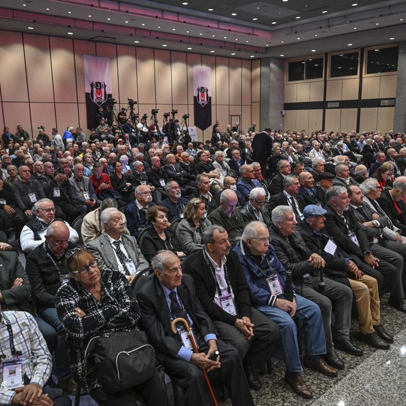 Be�ikta�'ta divan kurulu toplant�s� ba�lad�! G�ncel bor� a��kland�