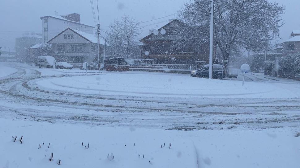 Bolu'da gece kar yağdı... Sabah kartpostallık manzara ortaya çıktı