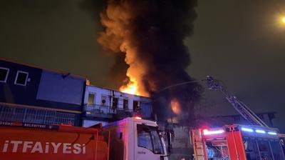 Bursa'da yang�n! Alevler �evredeki i�letmelere s��rad�