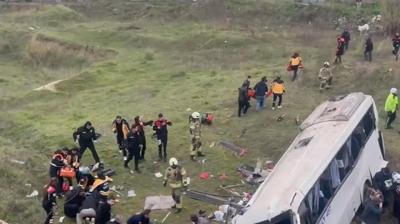 Esenyurt'ta otob�s �arampole yuvarland�! �l� ve yaral�lar var