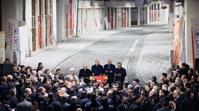 Hatay'�n ����� yeniden yand�: Ba�kan Erdo�an tarihi caddede tu�a bast�