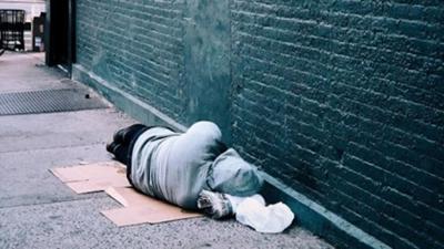 �stanbul'da sokakta kimse yaln�z de�il: Evsizler i�in kap�lar a��ld�