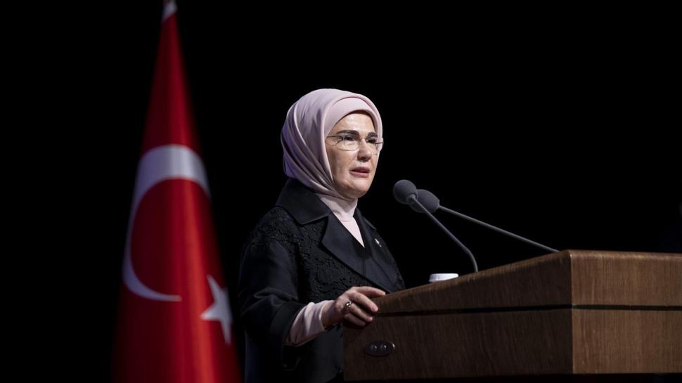 Emine Erdoğan: Filistin'i savunmak, insan kalma hakkımızı savunmaktır