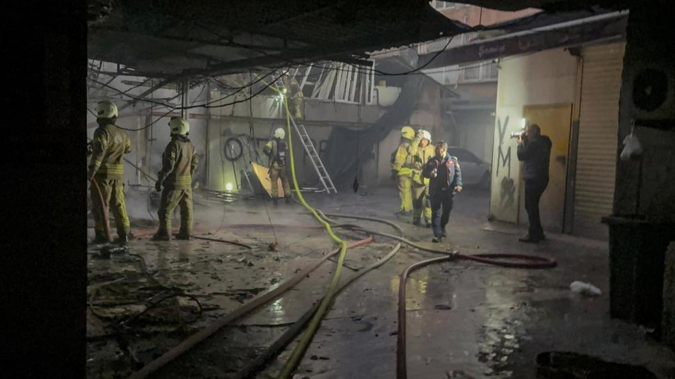 Fatih'te bir otoparkta çıkan yangın söndürüldü