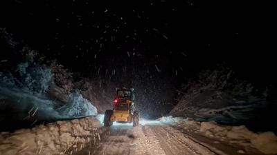 Kar engelini a�t�lar: 7 ayl�k Melisa bebe�i hastaneye ula�t�rd�lar