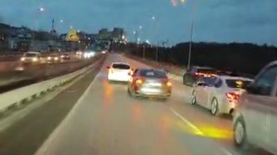 Trafikte faciaya davet: Konvoydan etrafa ate� a�t�