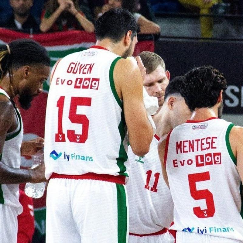 Kar��yaka Basketbol k�mede kalma m�cadelesi veriyor