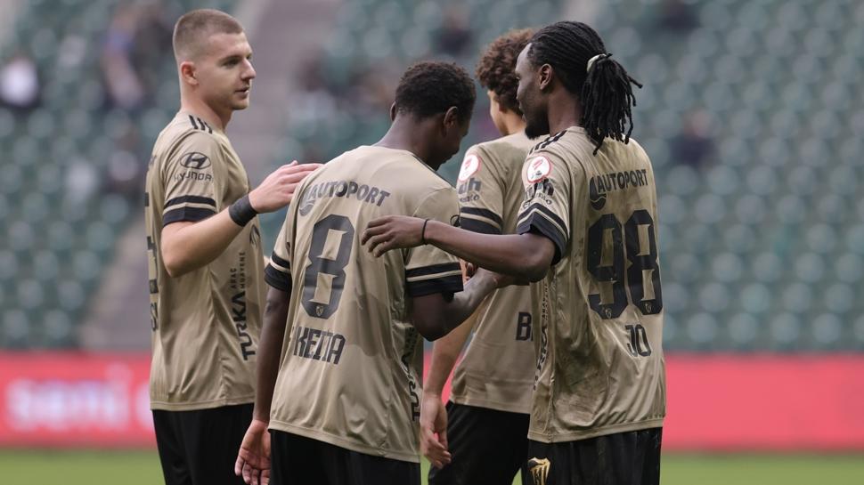 Kocaelispor'un ilk yarıda evinde esip gürledi