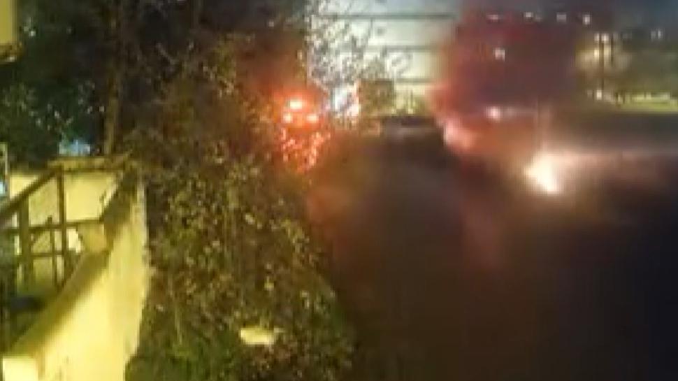 Minibüs alev topuna döndü: O anlar güvenlik kamerasında