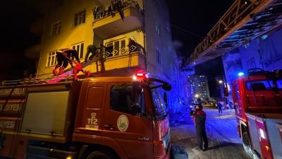 �orum'da apartman yang�n�: 10 ki�i dumandan etkilendi