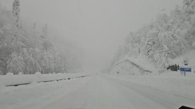 D-100 karla kapand�: A��r ara�lar makaslad�, trafik durdu