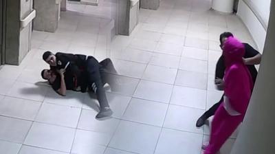 Hastane koridorunda eski e�ini vurdu: Deh�etin g�venlik kameras� ortaya ��kt�