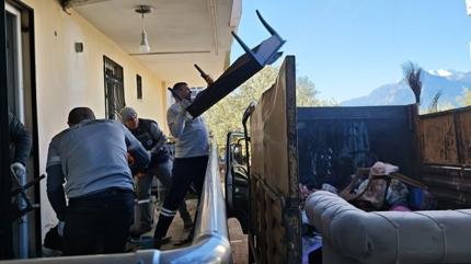 Vatanda�lar kokudan �ikayet etti: Evden kamyon kamyon ��p ��kt�