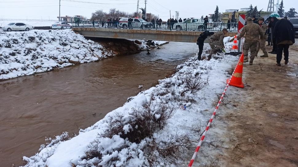 Tatil olduğunu bilmiyordu! Okul yolunda kanala düştü: 4 kişi aranıyor