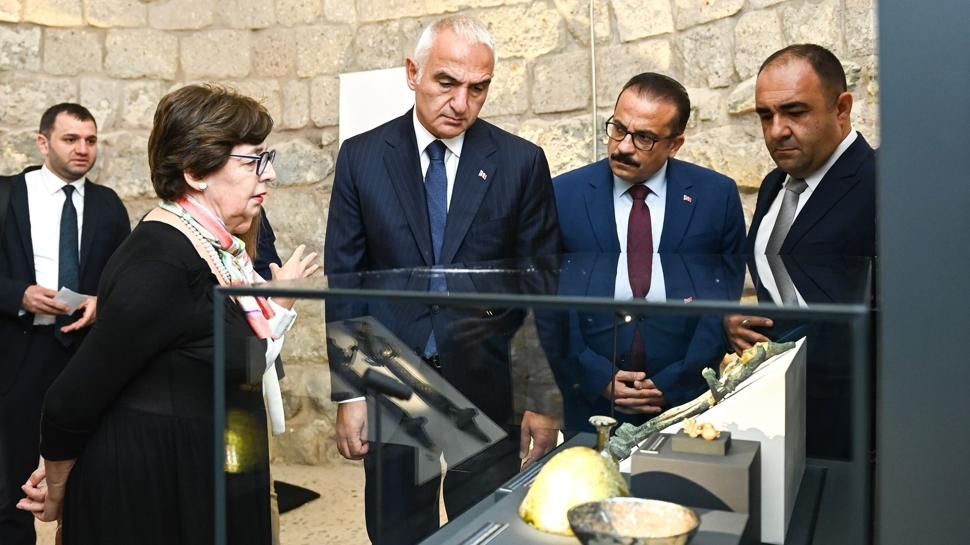 180 eser anavatanına döndü