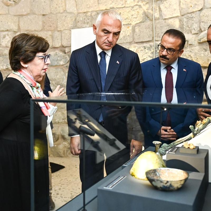 180 eser anavatan�na d�nd�