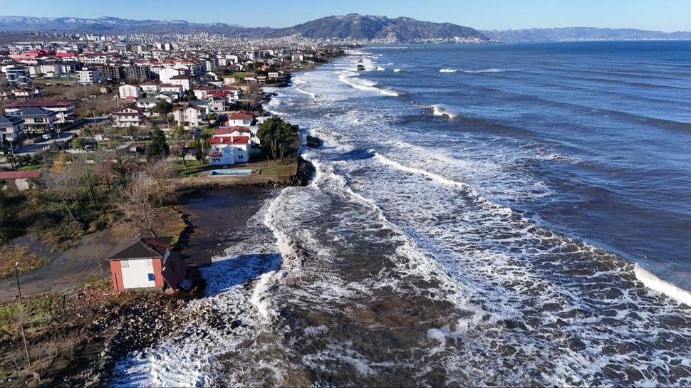 Dev dalgalar Karadeniz'i vurdu