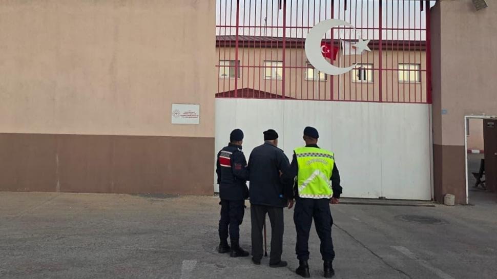 Hapis cezası bulunan firari hükümlü jandarma ekiplerince yakalandı