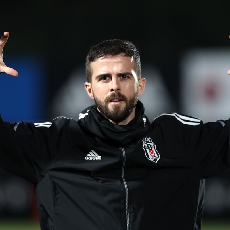 Miralem Pjanic ye�il sahalara veda etti