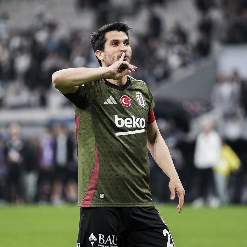 Necip Uysal'dan futbola veda karar�! 'Bu forma alt�nda b�rakaca��m'