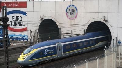 Ana karayla seferler durdu! Tarihi t�nelde elektrik ar�zas�