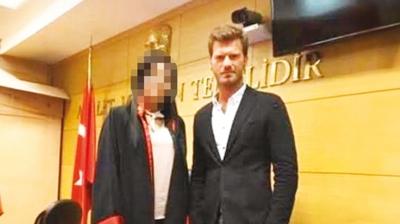 K�van� Tatl�tu� ile foto�raf hakimin ba��n� yakt�