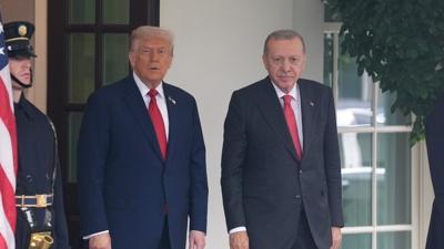 Trump'tan Ba�kan Erdo�an'a �vg�: Suriye'yi o kurtard�, hakk� teslim edilmeli