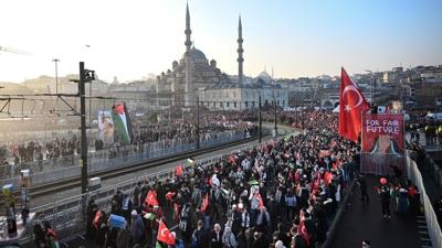 �niversitelerden Galata'daki Gazze y�r�y���ne destek