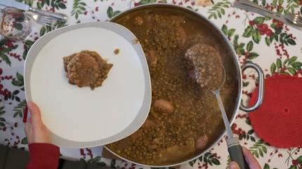 �talyanlar�n y�lba�� gelene�i �ok konu�uldu! Yeni y�la girerken �z�m de�il mercimek yiyin