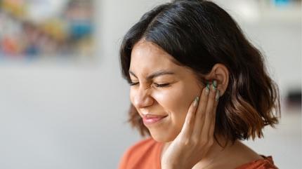 Kulak ��nlamas� neden olur? ��nlamay� an�nda kesecek 3 y�ntem