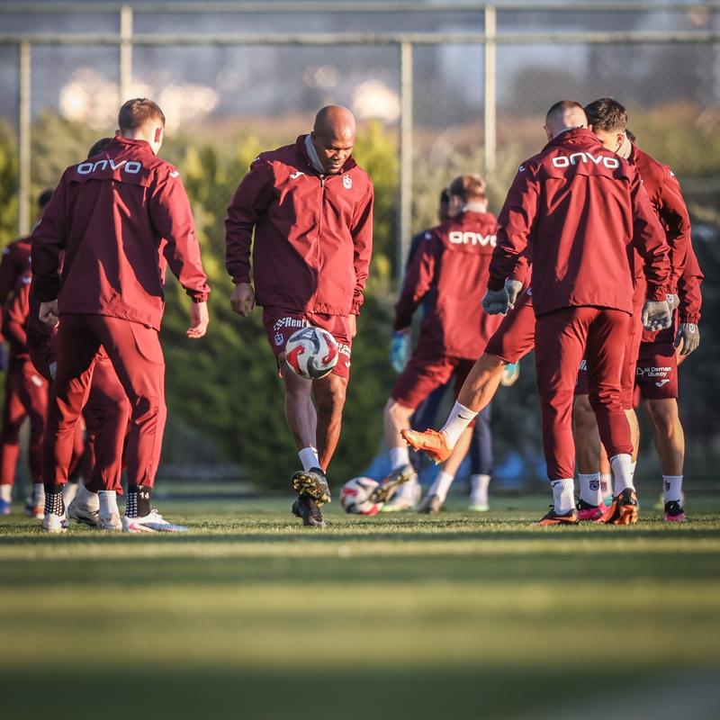 Trabzonspor'da Galatasaray mesaisi s�r�yor